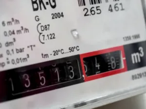 Primo piano dei numeri che indicano la temperatura del contatore