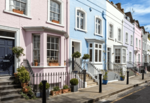 Le case color pastello tipiche dei quartieri inglesi