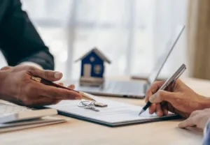 Incontro professionale tra ditta di traslochi e cliente
